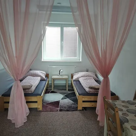 호스텔 Living By The Bus Station