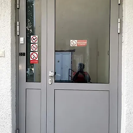 Hostel Living By The Bus Station *