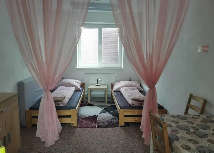 بيت شباب Living By The Bus Station