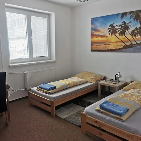 Living By The Bus Station Hostel Bratysława